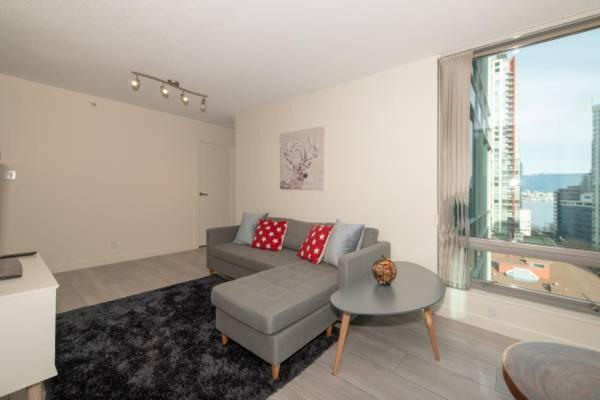 Chic 2-Bedroom In Central Downtown With Stunning Water Views Ванкувер Экстерьер фото