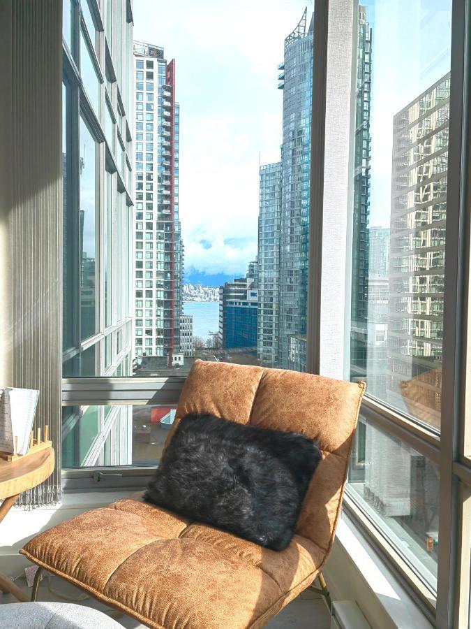 Chic 2-Bedroom In Central Downtown With Stunning Water Views Ванкувер Экстерьер фото