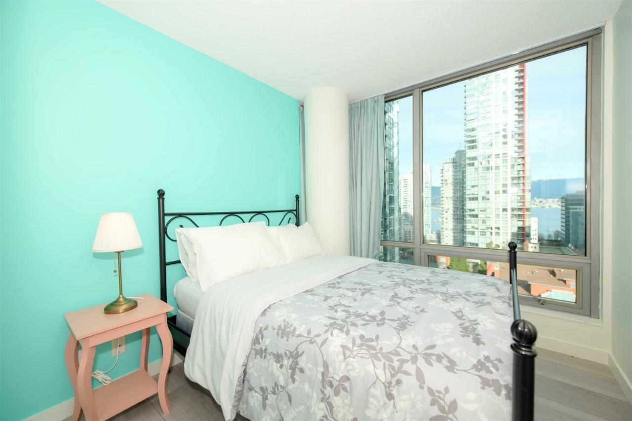 Chic 2-Bedroom In Central Downtown With Stunning Water Views Ванкувер Экстерьер фото