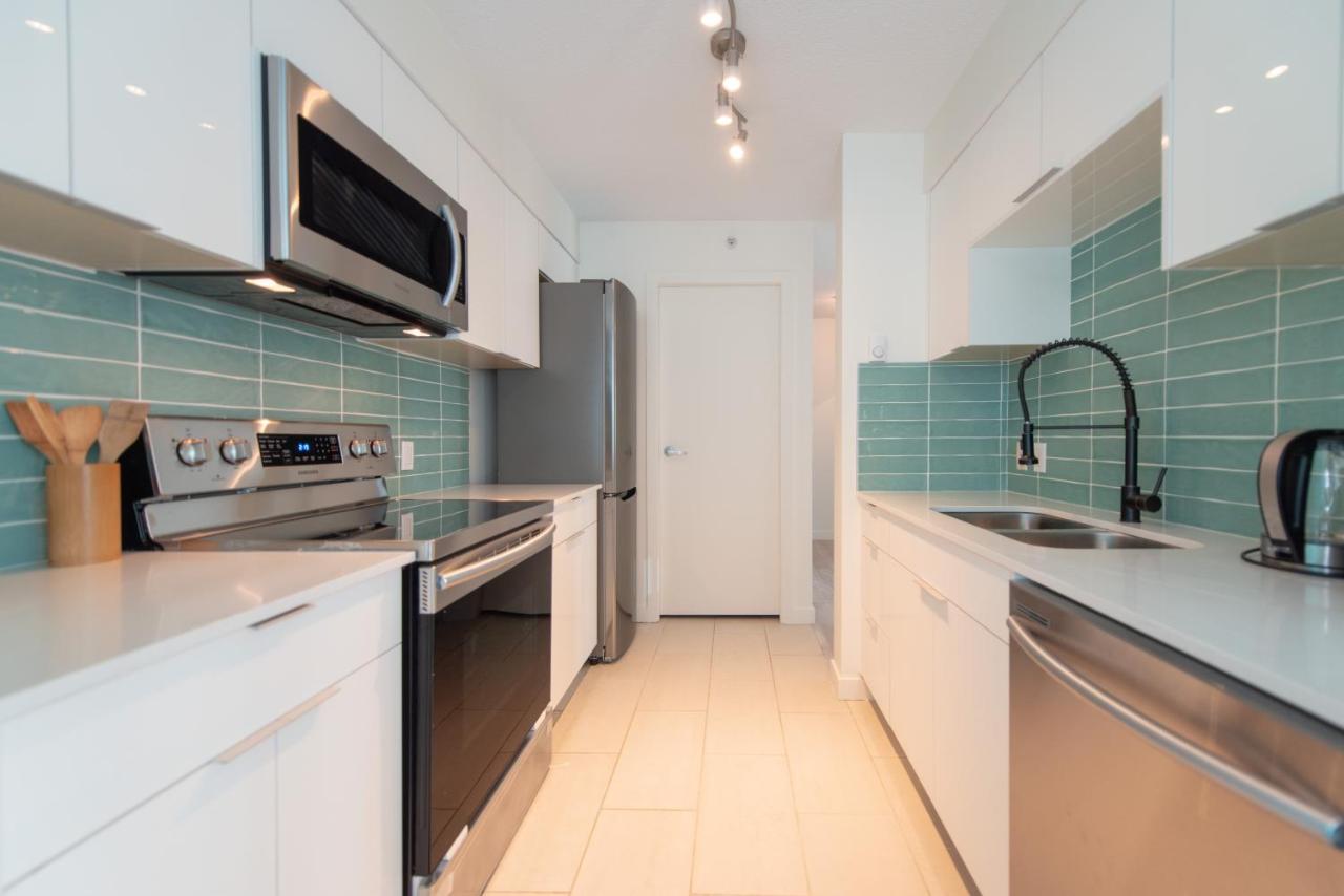 Chic 2-Bedroom In Central Downtown With Stunning Water Views Ванкувер Экстерьер фото